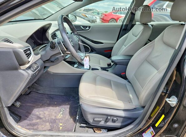 KMHC05LC0JU072208 2018 HYUNDAI IONIQ Черный Вид салона спереди