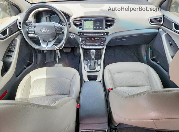 KMHC05LC0JU072208 2018 HYUNDAI IONIQ Черный Вид панели приборов