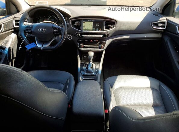 KMHC05LC6HU030667 2017 HYUNDAI IONIQ Blue Widok deski rozdzielczej