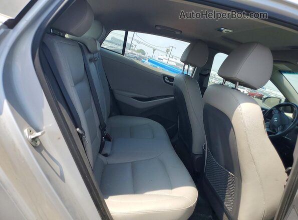 KMHC05LC7JU063540 2018 HYUNDAI IONIQ Silver უკანა სავარძლების ხედი