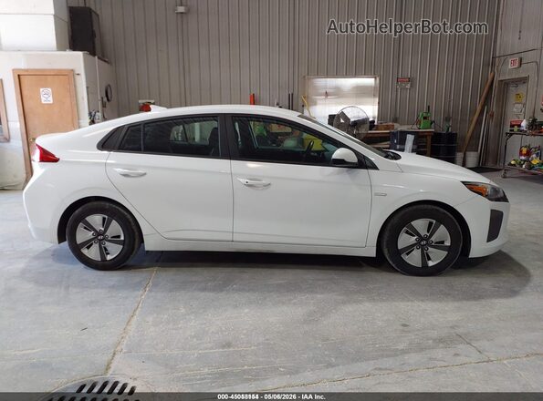 KMHC65LC0JU076290 2018 HYUNDAI IONIQ HYBRID White უკანა სალონის ხედი