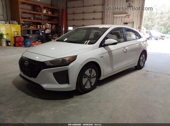 KMHC65LC0JU076290 2018 HYUNDAI IONIQ HYBRID White წინა მარცხენა ხედი სამი მეოთხედიდან