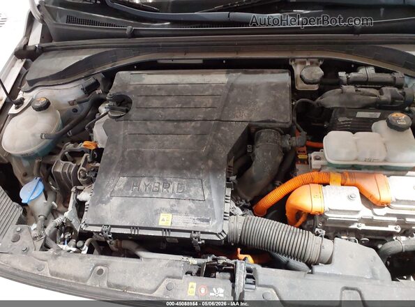 KMHC65LC0JU076290 2018 HYUNDAI IONIQ HYBRID White უკანა ხედი