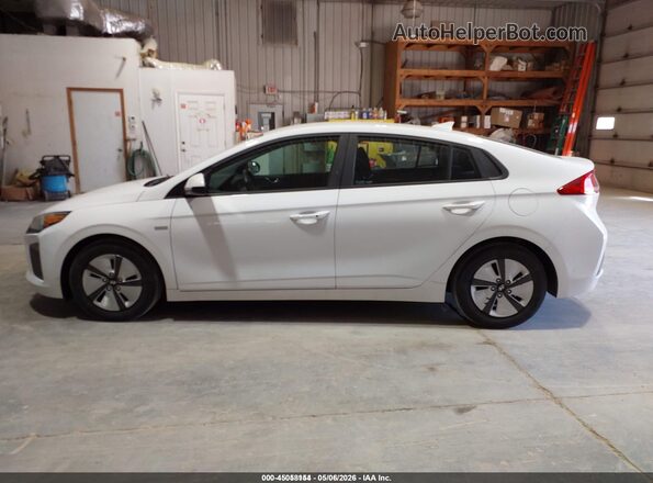 KMHC65LC0JU076290 2018 HYUNDAI IONIQ HYBRID White სალონის 360-გრადუსიანი ხედი