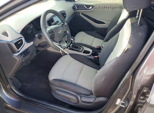 KMHC65LC2HU024573 2017 HYUNDAI IONIQ Charcoal Widok wnętrza z przodu