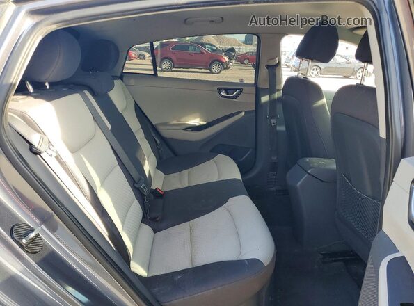 KMHC65LC2HU024573 2017 HYUNDAI IONIQ Charcoal Widok tylnych siedzeń