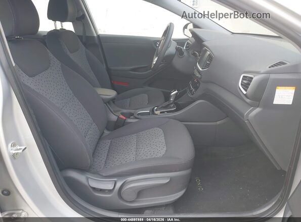KMHC65LC4JU075644 2018 HYUNDAI IONIQ HYBRID Silver Вид салону спереду