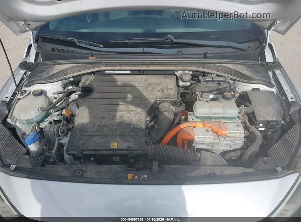 KMHC65LC4JU075644 2018 HYUNDAI IONIQ HYBRID Silver Вид ззаду