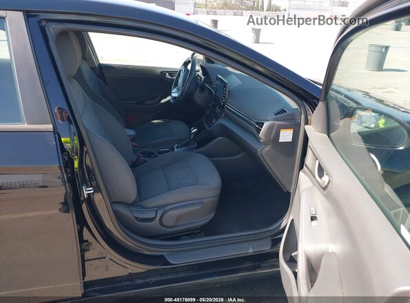 KMHC65LC4LU239137 2020 HYUNDAI IONIQ HYBRID Черный Вид салона спереди