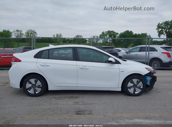 KMHC65LC7JU088372 2018 HYUNDAI IONIQ HYBRID White Rear interior view