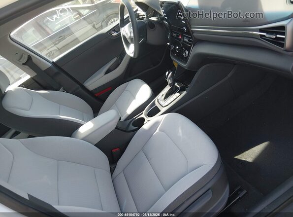 KMHC65LC8MU249364 2021 HYUNDAI IONIQ HYBRID White Widok wnętrza z przodu
