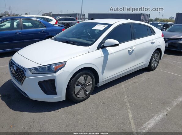 KMHC65LC8MU252846 2021 HYUNDAI IONIQ HYBRID White წინა მარცხენა ხედი სამი მეოთხედიდან