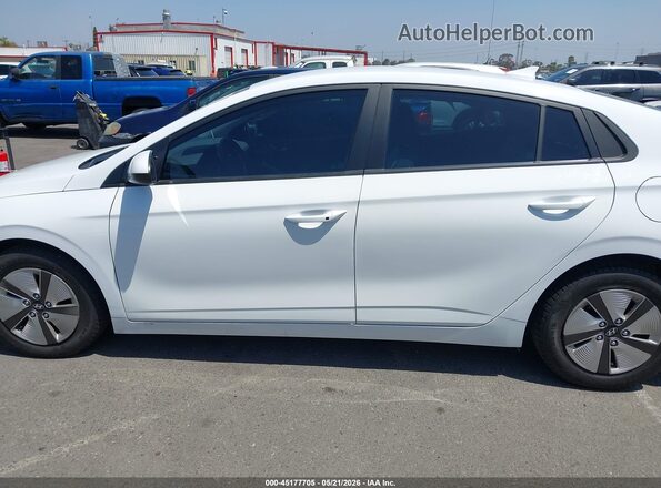 KMHC65LC8MU252846 2021 HYUNDAI IONIQ HYBRID White სალონის 360-გრადუსიანი ხედი