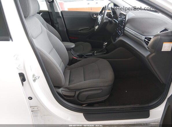 KMHC65LCXMU257837 2021 HYUNDAI IONIQ HYBRID White Vista interior delantera