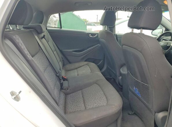 KMHC75LC3HU035403 2017 HYUNDAI IONIQ White Vista de los asientos traseros