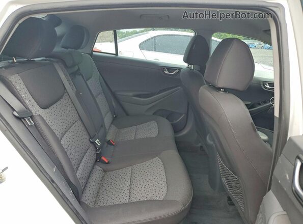 KMHC75LC8HU028348 2017 HYUNDAI IONIQ White Вид задніх сидінь
