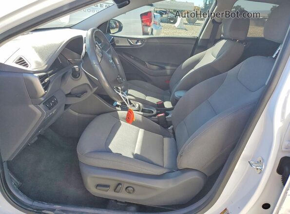 KMHC85LC2LU210116 2020 HYUNDAI IONIQ Белый Вид салона спереди
