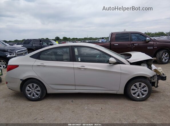 KMHCT4AE1GU129501 2016 HYUNDAI ACCENT White Widok wnętrza z tyłu