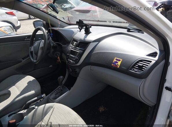 KMHCT4AE2HU237692 2017 HYUNDAI ACCENT Белый Вид салона спереди