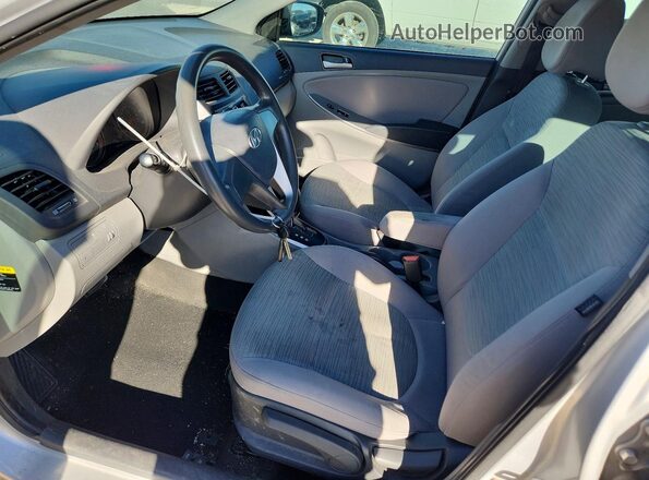 KMHCT4AE3GU161074 2016 HYUNDAI ACCENT Silver Front interior view