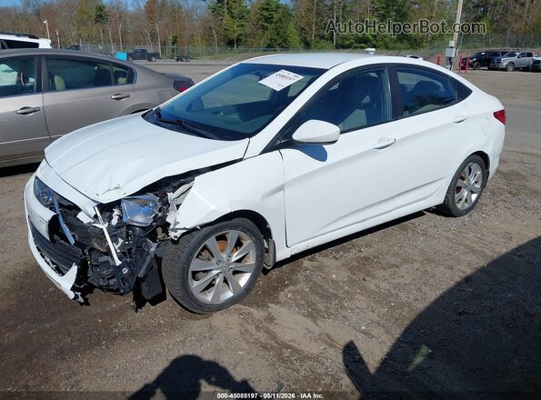KMHCT4AE5HU271433 2017 HYUNDAI ACCENT Белый Передняя левая четверть