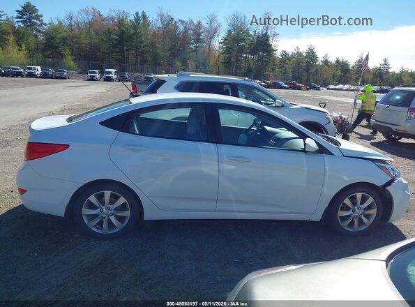 KMHCT4AE5HU271433 2017 HYUNDAI ACCENT Белый Панорамный вид салона 360°