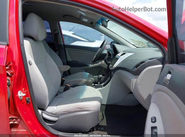 KMHCT4AE6HU321983 2017 HYUNDAI ACCENT Red Widok wnętrza z przodu