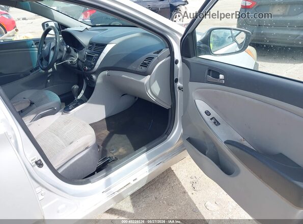 KMHCT4AE8HU193438 2017 HYUNDAI ACCENT Silver წინა სალონის ხედი