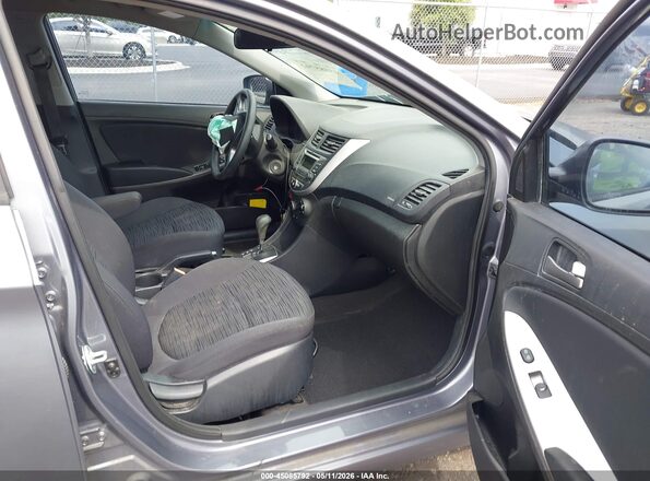 KMHCT5AE1HU345727 2017 HYUNDAI ACCENT Gray Widok wnętrza z przodu