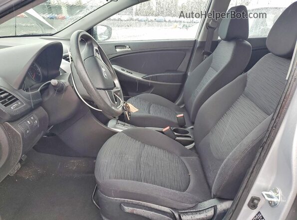 KMHCT5AE2HU327267 2017 HYUNDAI ACCENT Silver Вид салону спереду