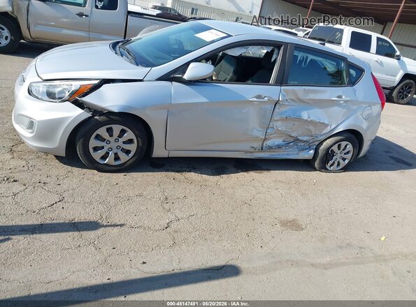 KMHCT5AE2HU349365 2017 HYUNDAI ACCENT Silver Front view