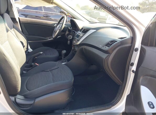 KMHCT5AE2HU349365 2017 HYUNDAI ACCENT Silver Front interior view