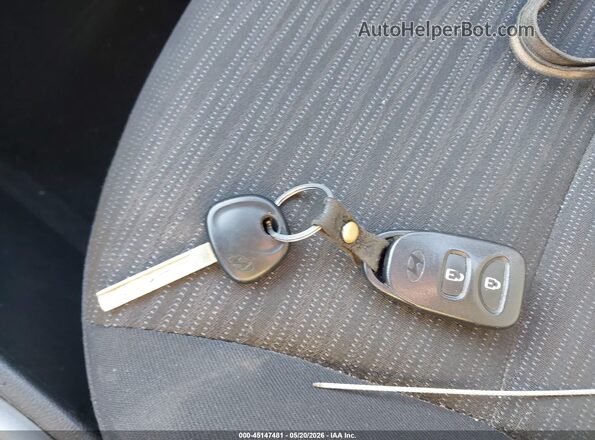 KMHCT5AE2HU349365 2017 HYUNDAI ACCENT Silver Dashboard view