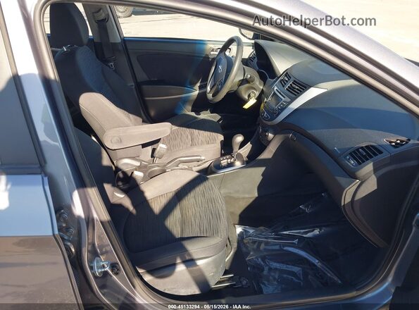 KMHCT5AE3GU257549 2016 HYUNDAI ACCENT Gray Front interior view