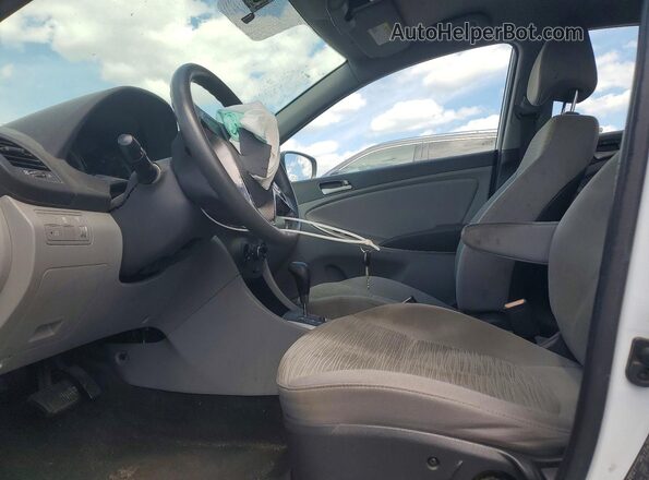 KMHCT5AE5GU272800 2016 HYUNDAI ACCENT White Widok wnętrza z przodu