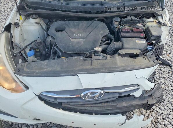 KMHCT5AE5GU272800 2016 HYUNDAI ACCENT White Widok wnętrza z tyłu