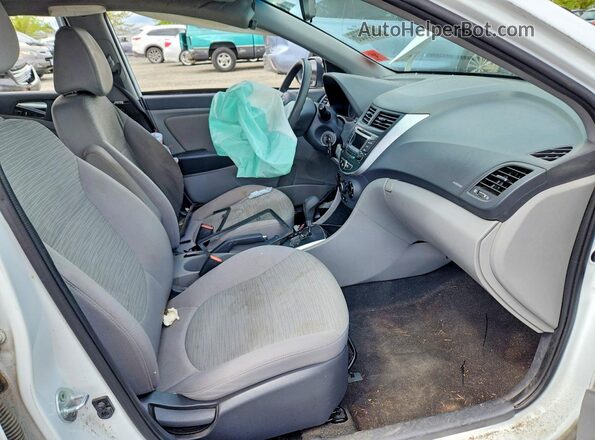 KMHCT5AE8GU238723 2016 HYUNDAI ACCENT Белый Вид салона спереди