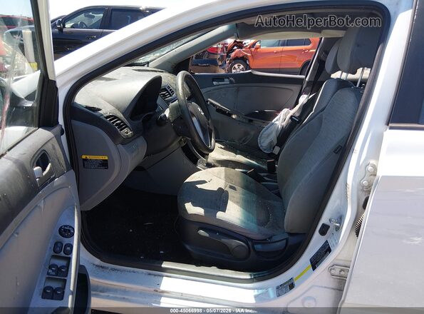 KMHCT5AE9HU307601 2017 HYUNDAI ACCENT White Սալոնի դիմացի տեսք