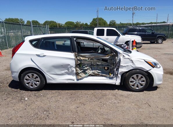 KMHCT5AE9HU307601 2017 HYUNDAI ACCENT White Սալոնի 360 աստիճան տեսք