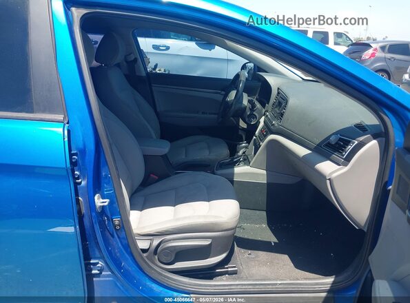 KMHD74LF0HU112236 2017 HYUNDAI ELANTRA Blue წინა სალონის ხედი
