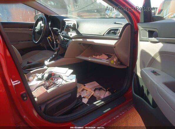 KMHD74LF8HU304200 2017 HYUNDAI ELANTRA Красный Вид салона спереди