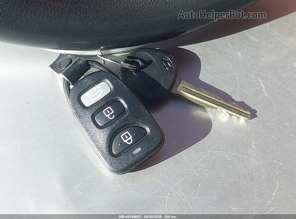 KMHD74LF8HU304200 2017 HYUNDAI ELANTRA Красный Вид панели приборов