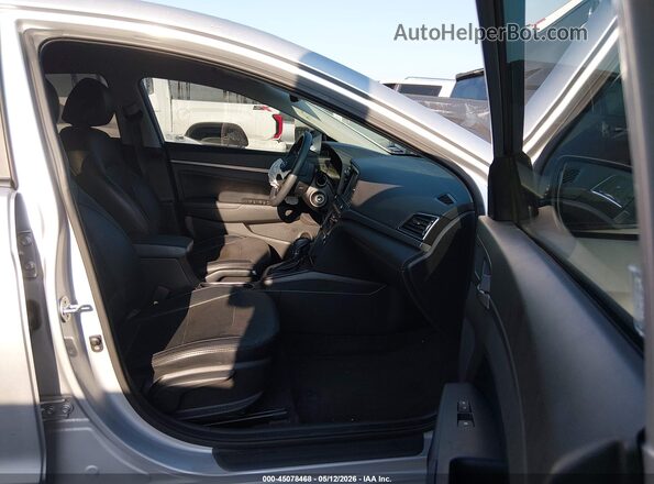 KMHD84LF0JU504328 2018 HYUNDAI ELANTRA Silver წინა სალონის ხედი