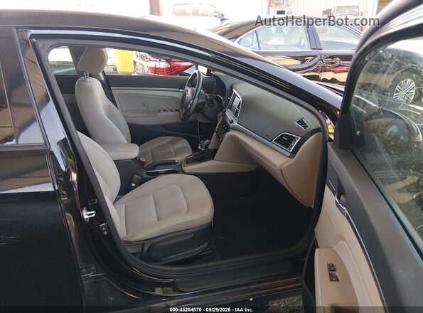 KMHD84LF4JU611589 2018 HYUNDAI ELANTRA Black წინა სალონის ხედი