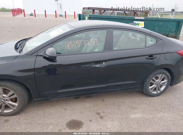 KMHD84LF7HU068748 2017 HYUNDAI ELANTRA Черный Вид спереди