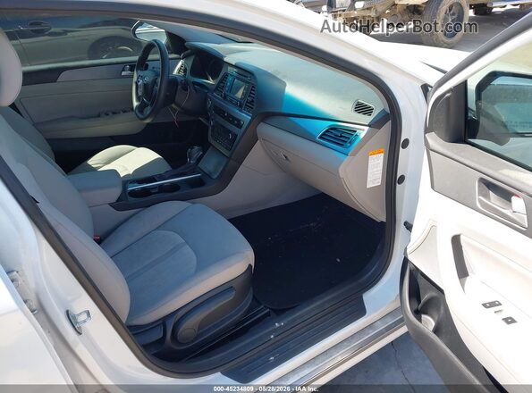 KMHE24L17GA012755 2016 HYUNDAI SONATA HYBRID Белый Вид салона спереди