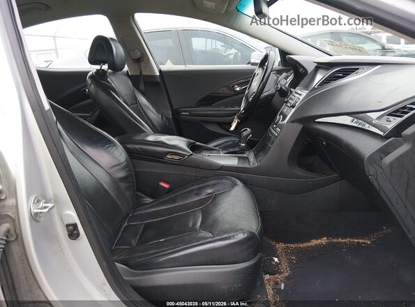 KMHFG4JG8HA587705 2017 HYUNDAI AZERA Серебряный Вид салона спереди