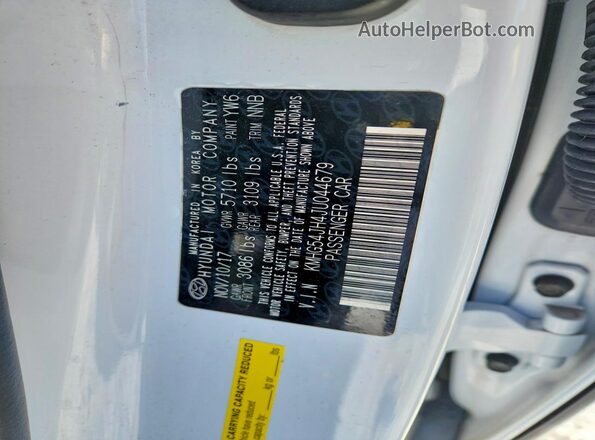 KMHG54JH4JU044679 2018 GENESIS G90 White Vista del compartimento del motor