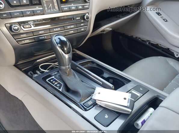 KMHGN4JE2HU180941 2017 GENESIS G80 Silver Vista del salpicadero