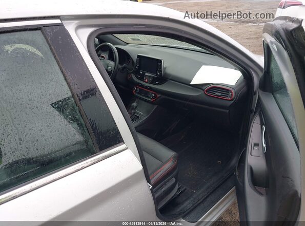 KMHH55LC6JU071412 2018 HYUNDAI ELANTRA GT Silver წინა სალონის ხედი